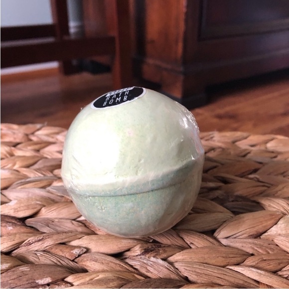 Earth First Bath Bomb - Picture 2 of 2